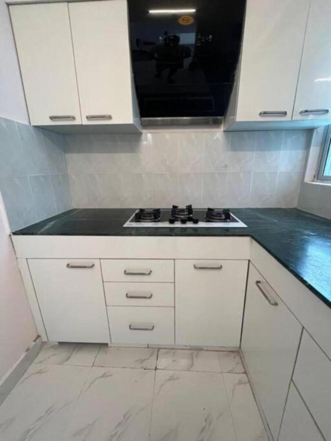 Appartamento Metro Nook Lucknow Esterno foto